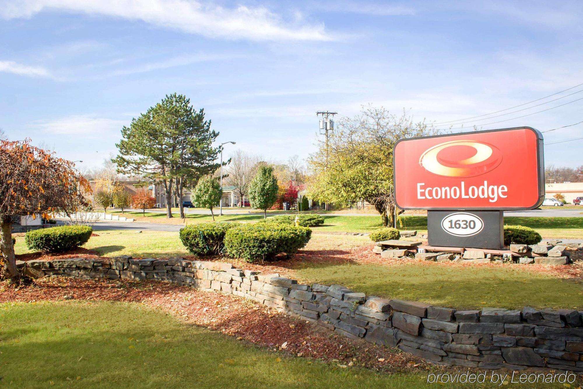 Econo Lodge Inn & Suites Colonie Center Mall Albany Exterior foto